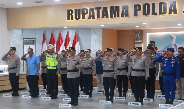 Kapolda Jawa Timur bersama Pejabat Utama mengikuti Upacara Pemuliaan Nilai-Nilai Tribrata secara virtual menjelang Hari Bhayangkara ke-80.