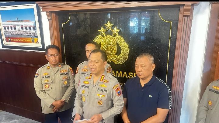 Ilustrasi aparat kepolisian Polrestabes Surabaya mengamankan situasi pasca kericuhan saat aksi demonstrasi di depan Gedung Negara Grahadi.