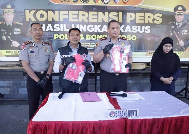 Kapolres Bondowoso AKBP Aryo Dwi Wibowo memimpin konferensi pers pengungkapan dua kasus narkotika di Mapolres Bondowoso tahun 2026.