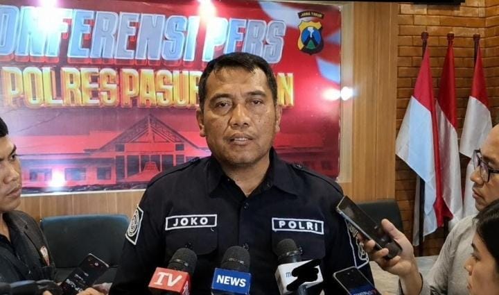 Polisi mengamankan tiga tersangka kasus pencurian dua ekor sapi di Kecamatan Tutur, Kabupaten Pasuruan.