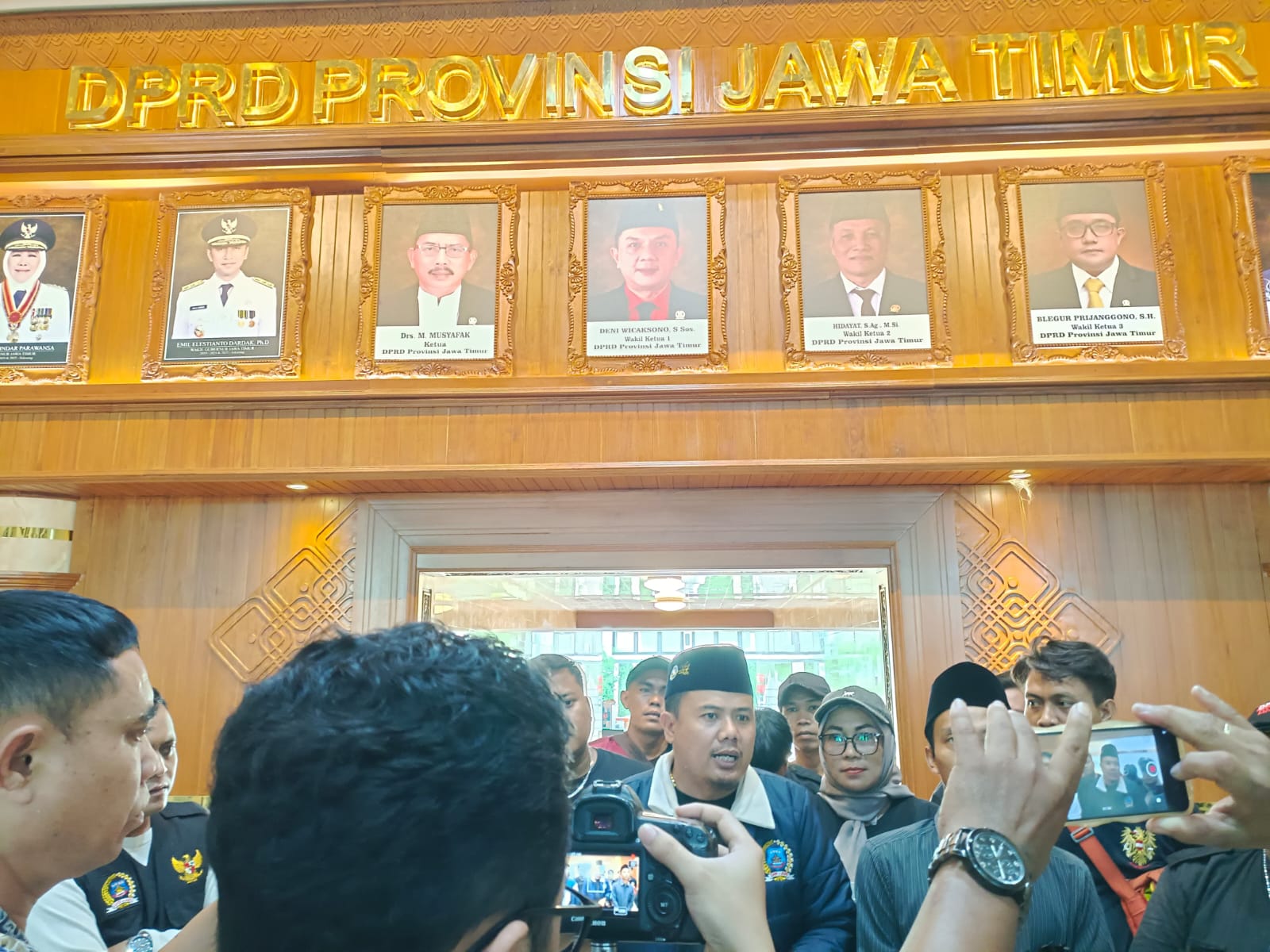 Ketua Umum DPP Aliansi Madura Indonesia Baihaki Akbar menyampaikan pernyataan terkait dorongan agar oknum Jampidsus bersikap kooperatif dalam proses hukum.