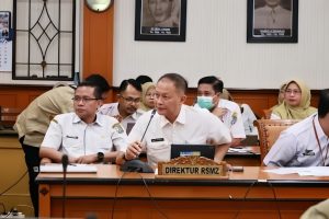 Direktur RSUD dr Mohammad Zyn Sampang Andy Andrian Hasan saat memimpin pembenahan pelayanan kesehatan tahun 2026.
