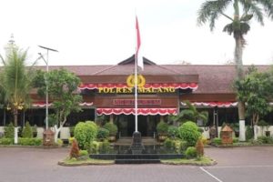 Ketua Umum AMI Baihaki Akbar menyampaikan sikap terkait penangguhan penahanan terduga pelaku dugaan pencabulan santriwati di Ponpes Al Falah Bantur.