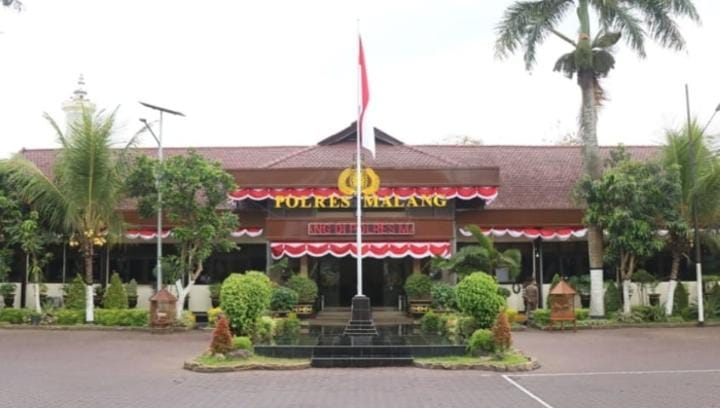 Ketua Umum AMI Baihaki Akbar menyampaikan sikap terkait penangguhan penahanan terduga pelaku dugaan pencabulan santriwati di Ponpes Al Falah Bantur.