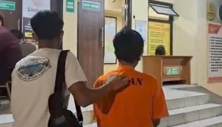 Petugas Polres Pelabuhan Tanjung Perak menangani kasus dugaan pelecehan terhadap remaja perempuan di Surabaya.
