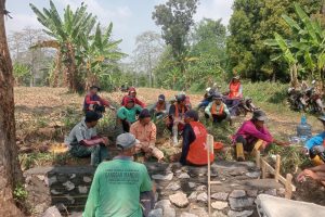 Pembangunan saluran irigasi Program P3-TGAI di Desa Sekarmojo Kecamatan Purwosari Kabupaten Pasuruan.