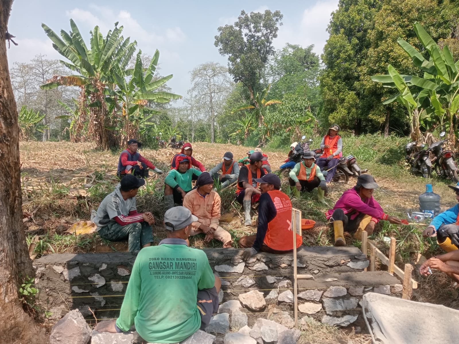 Pembangunan saluran irigasi Program P3-TGAI di Desa Sekarmojo Kecamatan Purwosari Kabupaten Pasuruan.