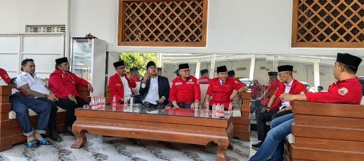 Prosesi pelantikan pengurus DPC Madas Sedarah Kabupaten Sampang periode baru.