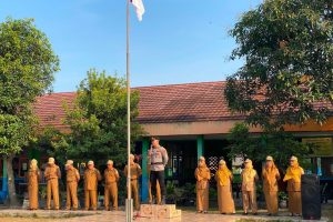 Polsek Negara Batin menggelar Police Goes To School di SMPN 1 Negara Batin dengan edukasi bahaya kenakalan remaja, narkoba, judi online, dan pentingnya disiplin.