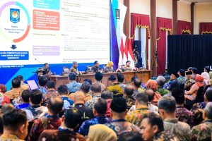 Bupati Sampang Slamet Junaidi menghadiri forum penguatan integritas dan pencegahan korupsi di Gedung Negara Grahadi Surabaya.