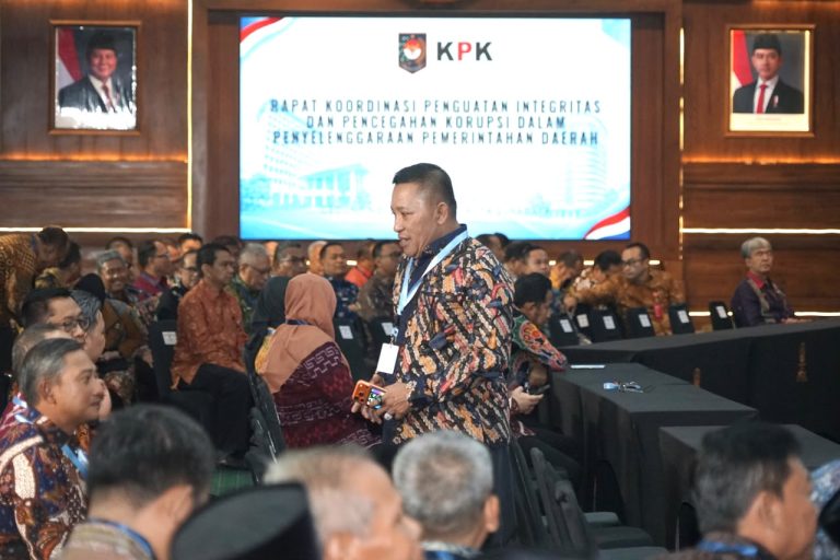 Bupati Sampang H. Slamet Junaidi mengikuti forum penguatan integritas bersama kepala daerah se-Jawa Timur di Surabaya.