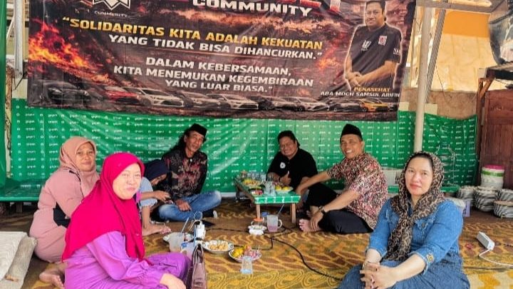 Kepala Desa Suruh dan H. Nur Huda saat silaturahmi dengan Penasehat KWI dan MADAS Sedarah