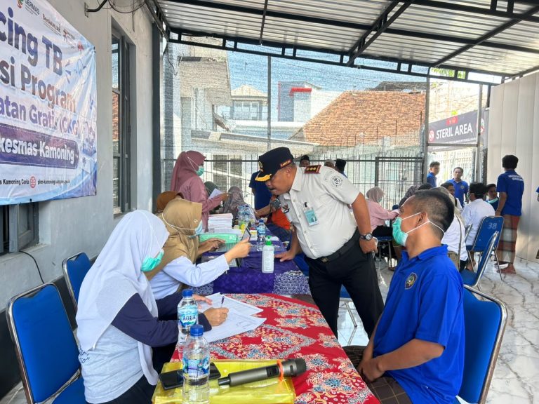 Kepala Rutan Sampang memantau tracing TBC terintegrasi CKG