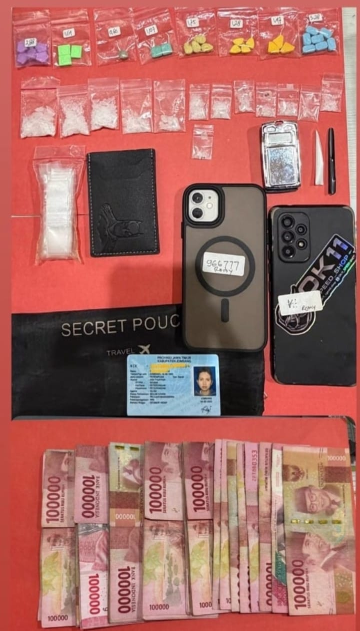 Barang bukti sabu dan ekstasi yang diamankan Satresnarkoba Polrestabes Surabaya