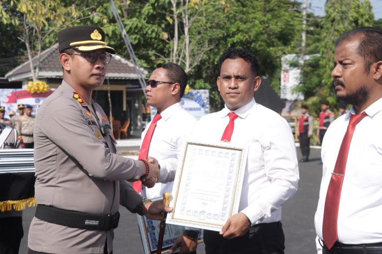 Polres Sampang menggelar Apel Hari Lalu Lintas Bhayangkara ke-71