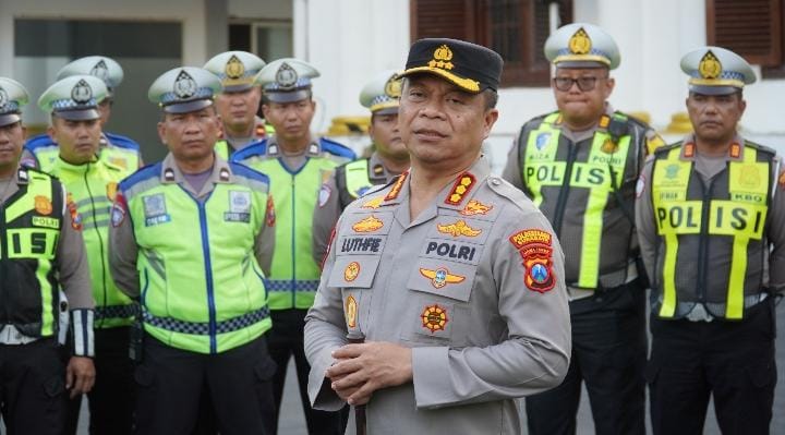 Polrestabes Surabaya menerapkan tilang manual pelanggaran lalu lintas