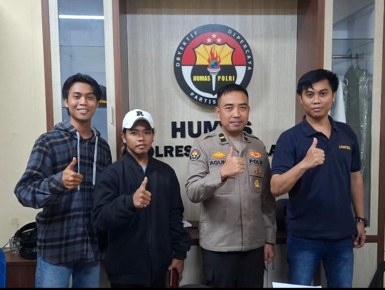 Tim Media Inti Fakta Nusantara bersama Humas Polres Bangkalan Ipda Agung Intama saat melakukan silaturahmi dan koordinasi memperkuat sinergi media dan Polri di momentum Hari Kebangkitan Nasional 2026.