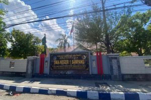 Papan nama SMA Negeri 1 Sampang di Jalan Jaksa Agung Suprapto Kabupaten Sampang Jawa Timur