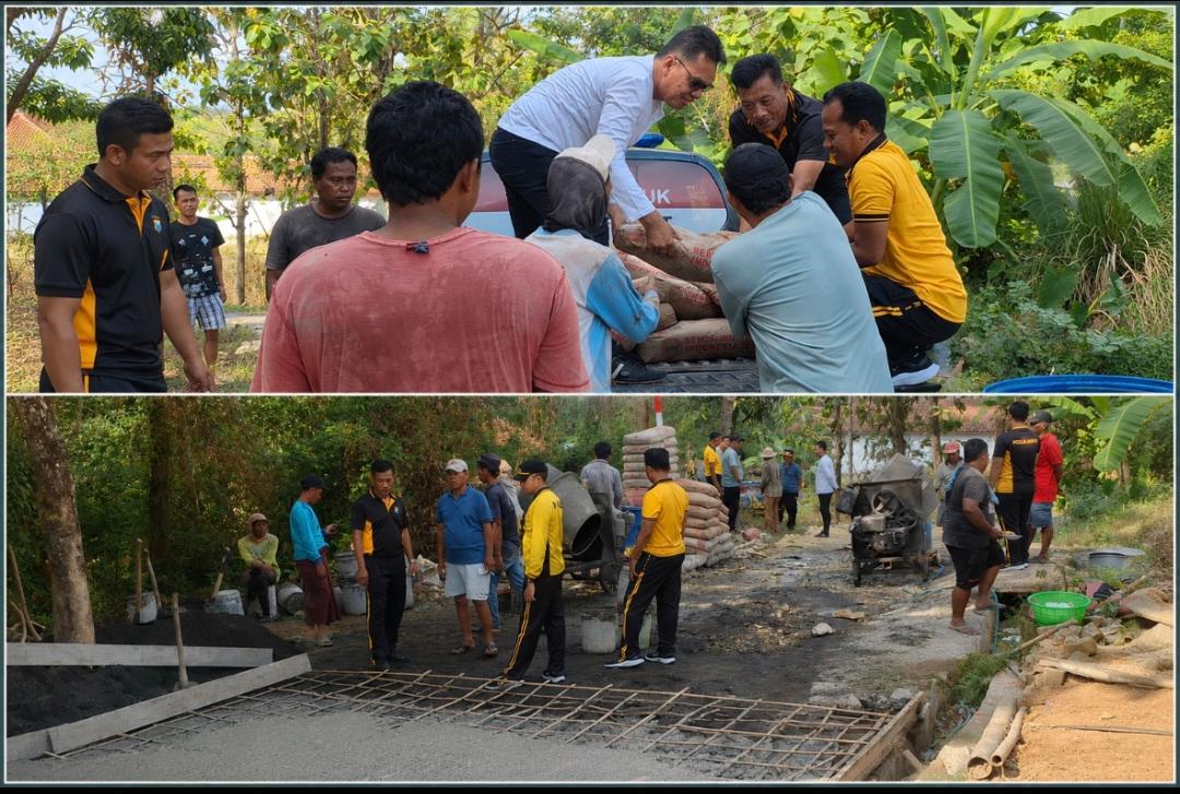 Kapolsek Torjun AKP Iwan Kusdianto menyerahkan bantuan 10 sak semen kepada Pemerintah Desa Kara untuk perbaikan jalan poros di Kecamatan Torjun, Kabupaten Sampang.