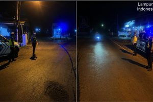 Personel Sat Lantas Polres Way Kanan melaksanakan Blue Light Patrol di Jalinteng Sumatera guna menjaga keamanan dan keselamatan lalu lintas.