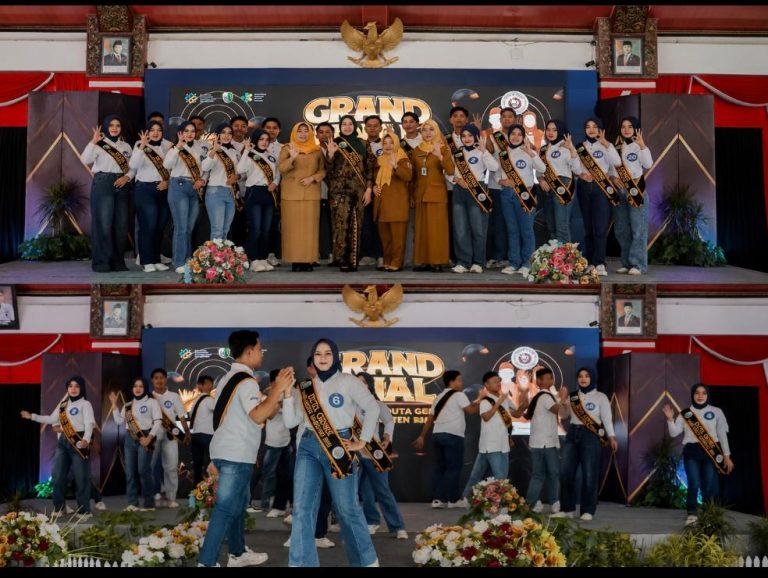 Finalis Grand Final Duta GenRe Kabupaten Sampang 2026 bersama jajaran Dinkes KB dan tamu undangan.
