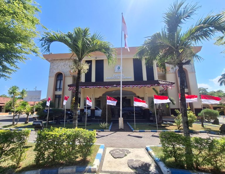 Kantor DPRD Sampang Lengang