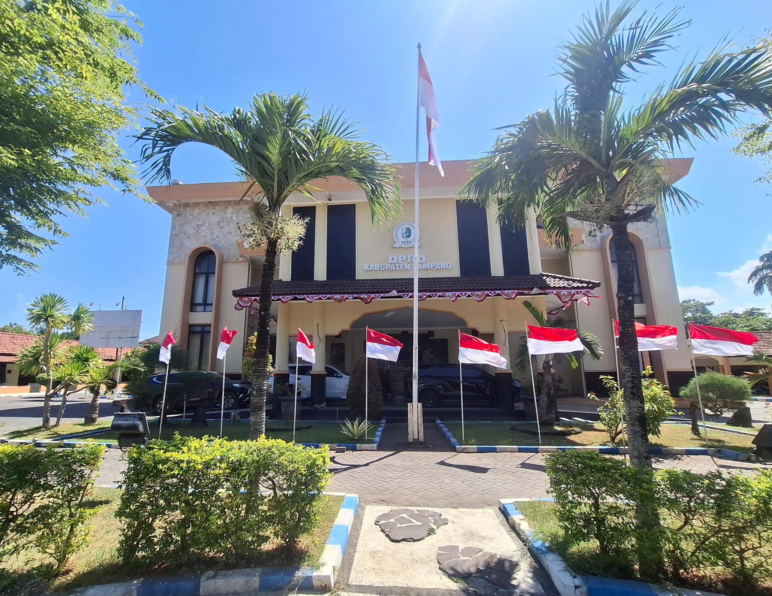 Kantor DPRD Sampang Lengang