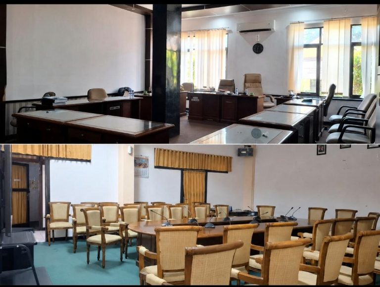 Suasana ruang kerja DPRD Kabupaten Sampang saat jam kerja operasional.