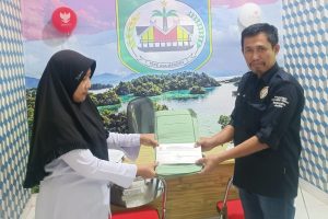 Kesbangpol Morowali menyerahkan dokumen keberadaan LBH CCI DPW Sulawesi Tengah