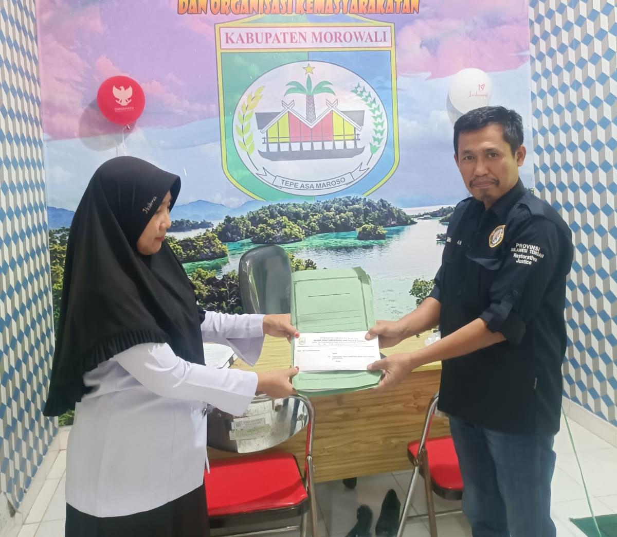 Kesbangpol Morowali menyerahkan dokumen keberadaan LBH CCI DPW Sulawesi Tengah