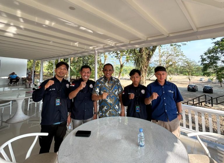 LBH CCI Sulteng Suharman bersilaturahmi dengan Gubernur Sulawesi Tengah Anwar Hafid membahas pendidikan paralegal