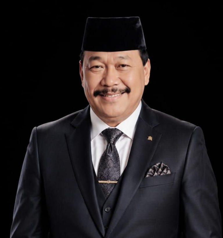Profesor Sutan Nasomal memberikan tanggapan terkait polemik Sistem Penerimaan Murid Baru (SPMB) Provinsi Kepulauan Riau tahun 2026.