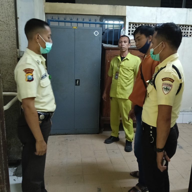 Jurnalis IFN melakukan penelusuran langsung di RSUD dr Mohammad Zyn terkait identitas korban Mr X di Sampang.