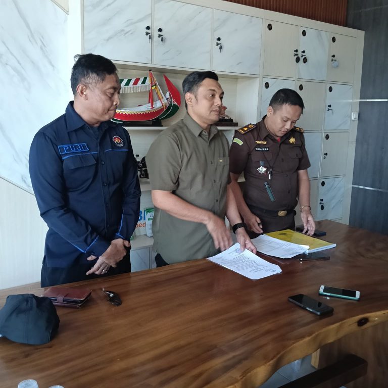 Konferensi pers Kejari dan Polres Sampang terkait hasil laboratorium barang bukti narkotika 3 kilogram
